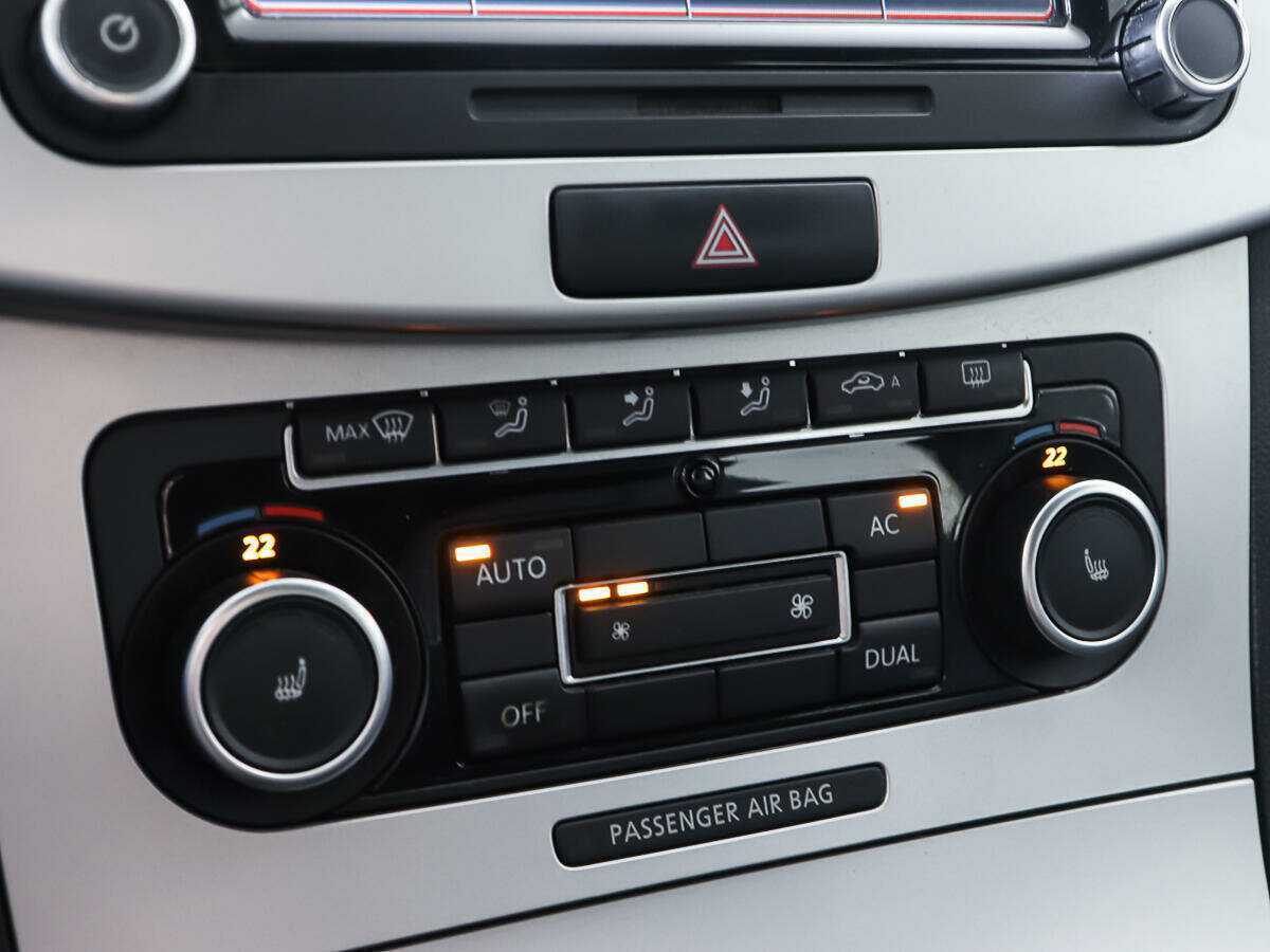 Volkswagen Passat CC с пробегом — 2011 год. Фото: #16