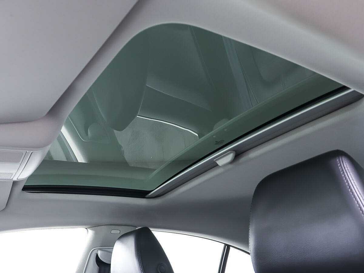 Volkswagen Passat CC с пробегом — 2011 год. Фото: #19