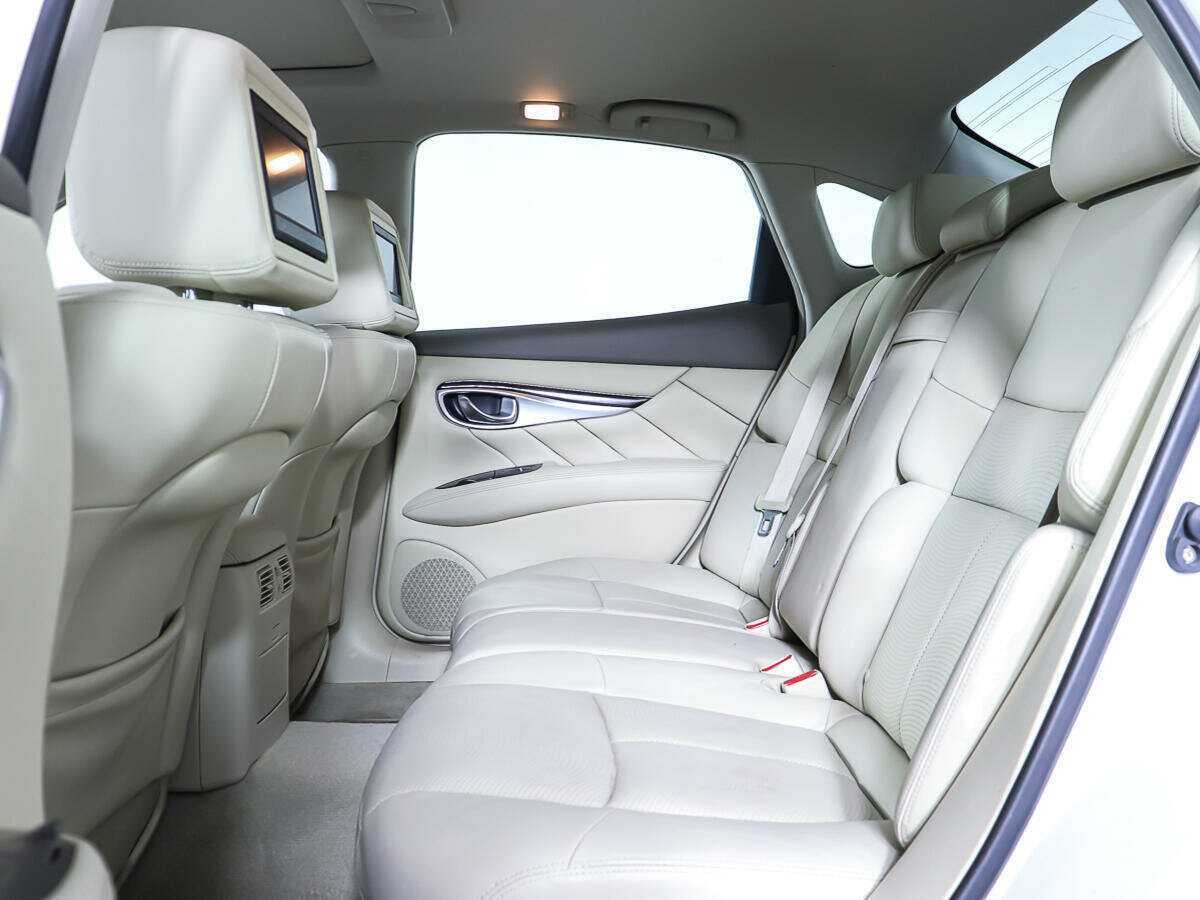 Infiniti M с пробегом — 2012 год. Фото: #9