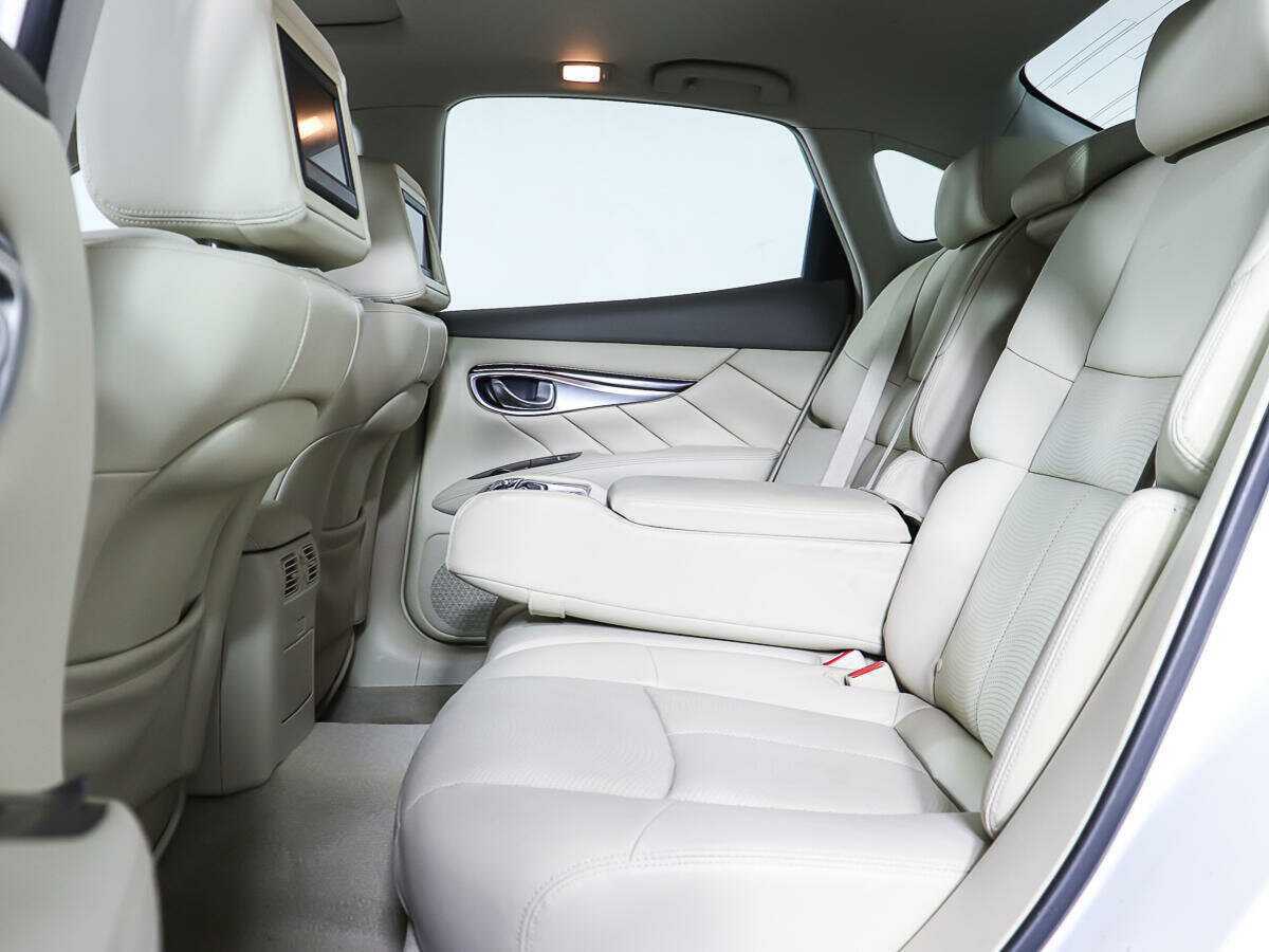 Infiniti M с пробегом — 2012 год. Фото: #10