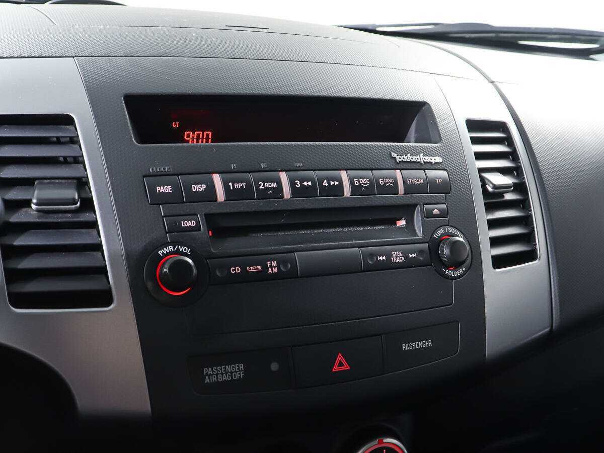 Mitsubishi Outlander с пробегом — 2008 год. Фото: #16