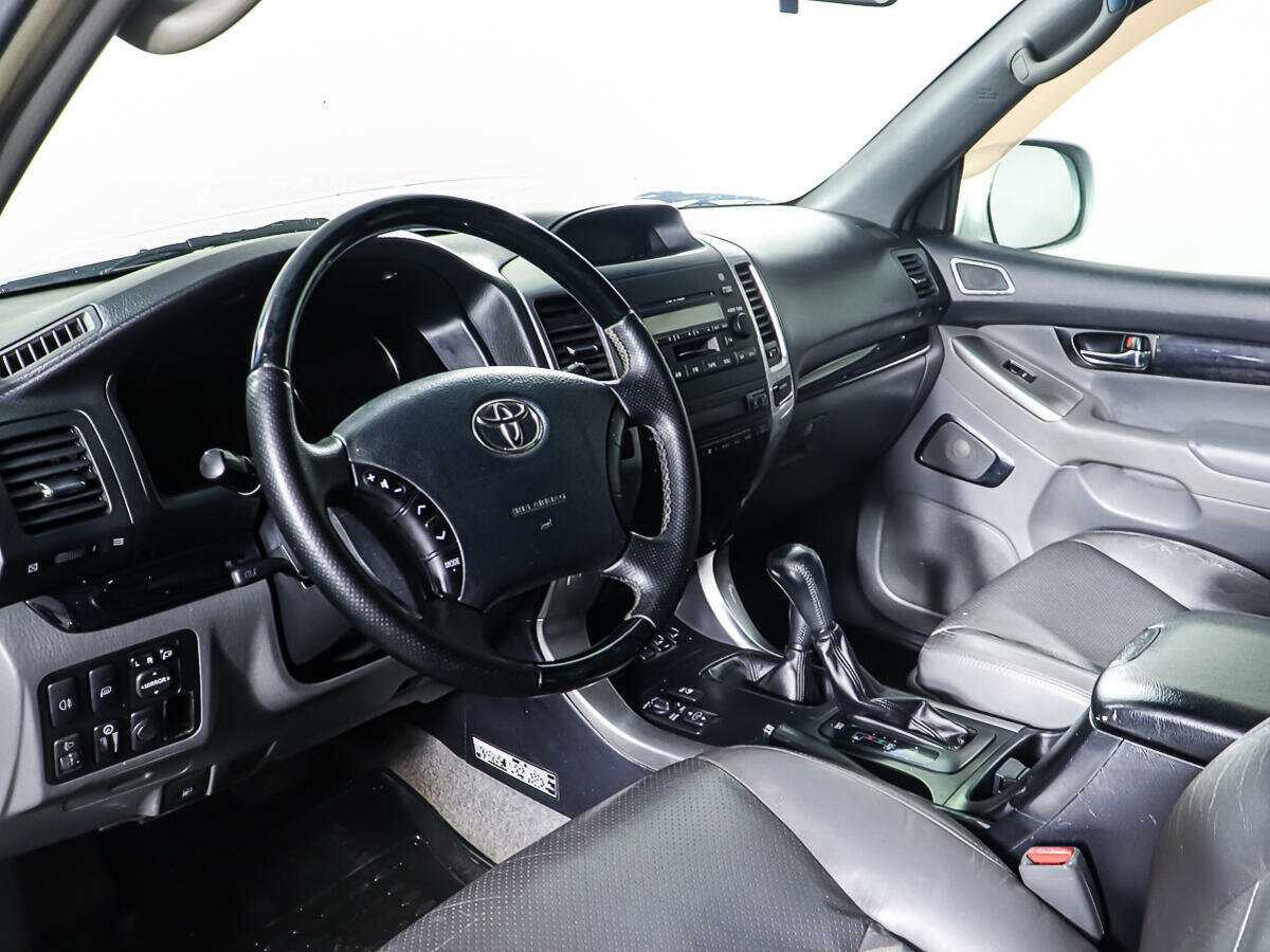 Toyota Land Cruiser Prado с пробегом — 2008 год. Фото: #11