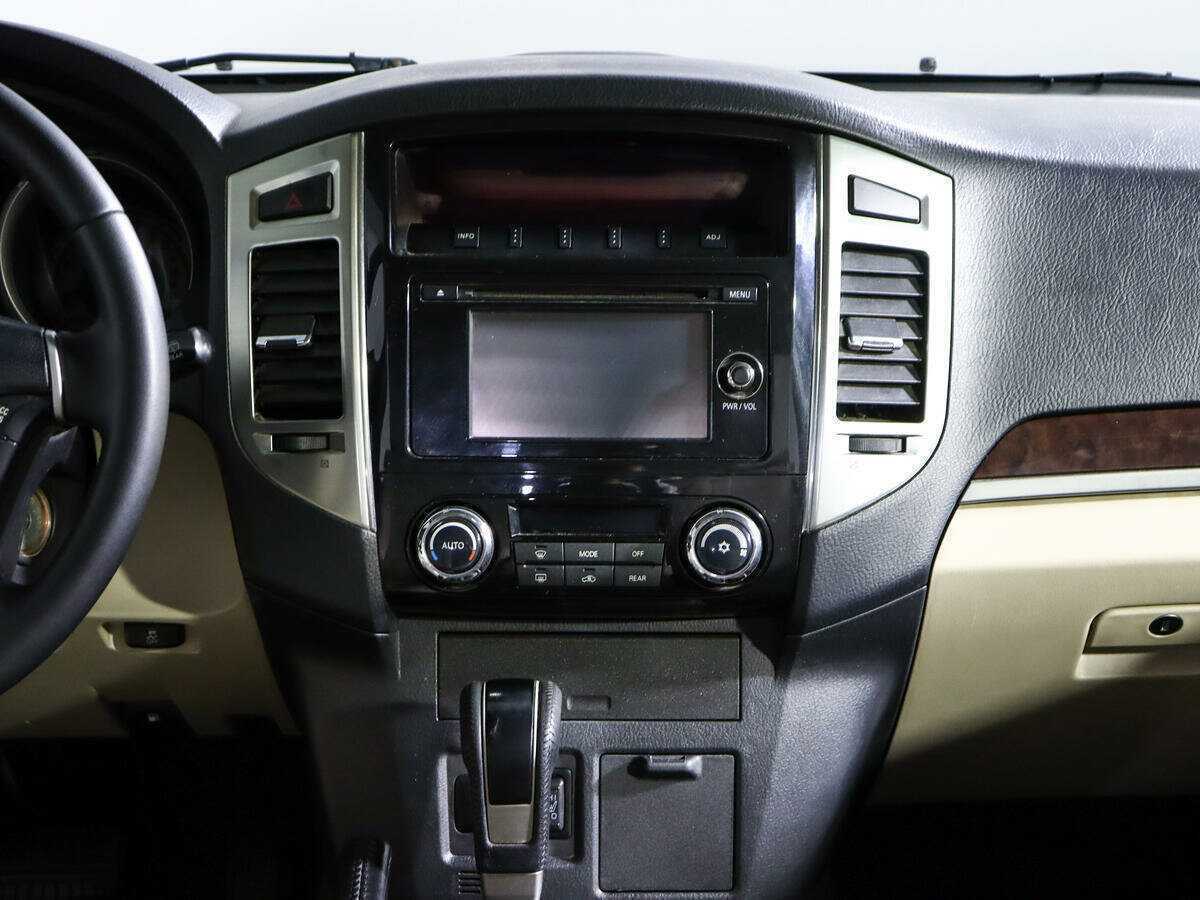 Mitsubishi Pajero с пробегом — 2017 год. Фото: #10