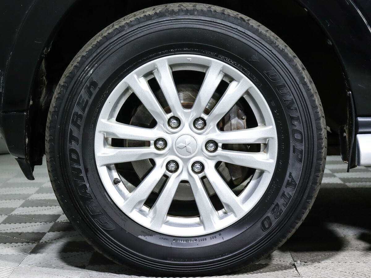 Mitsubishi Pajero с пробегом — 2017 год. Фото: #13