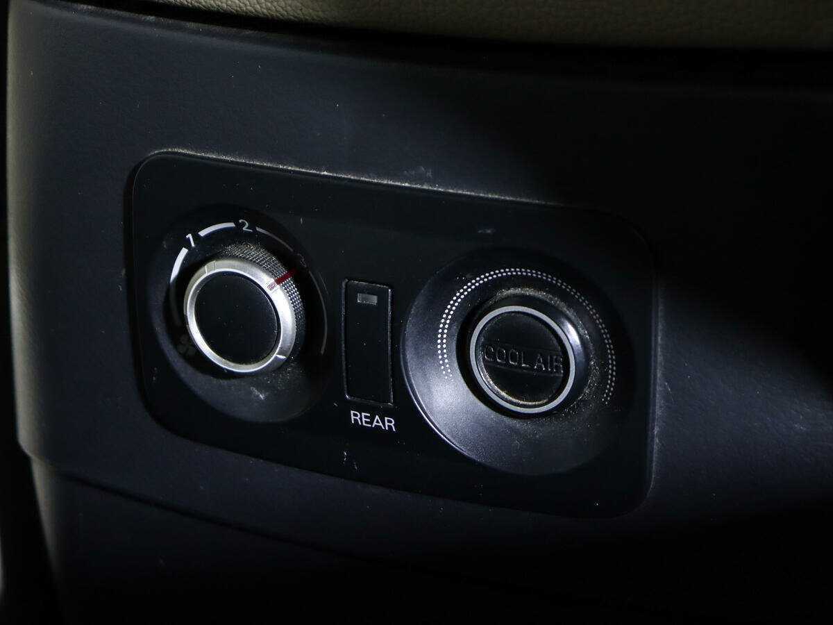 Mitsubishi Pajero с пробегом — 2017 год. Фото: #15