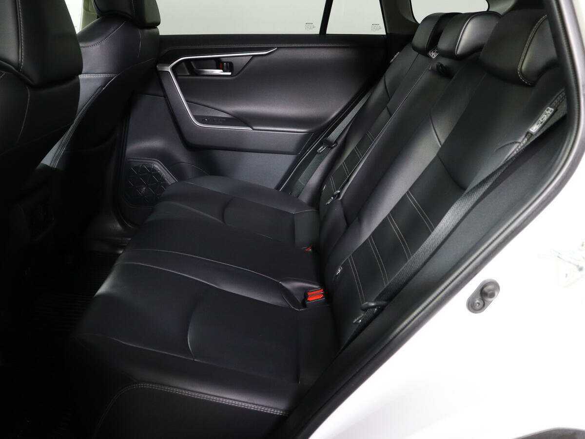 Toyota RAV4 с пробегом — 2021 год. Фото: #8
