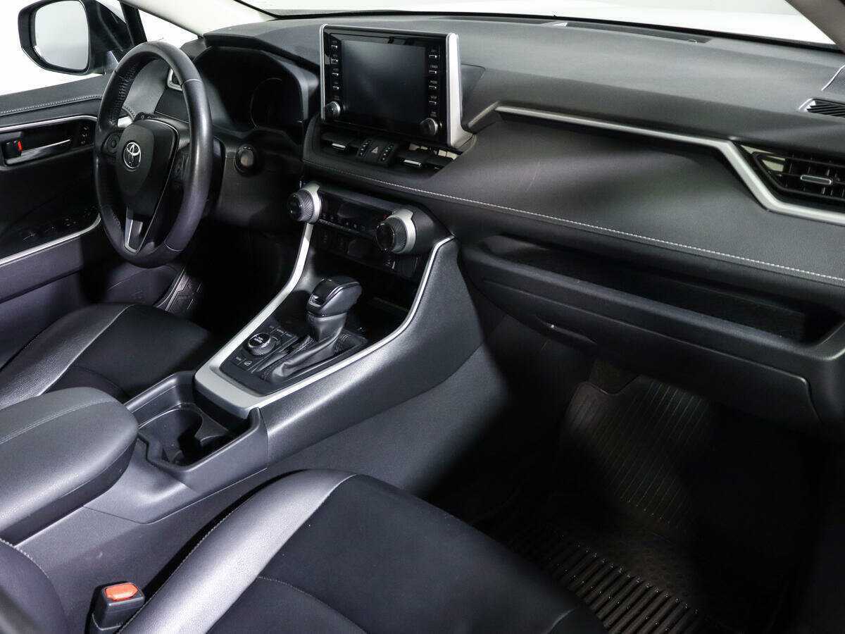 Toyota RAV4 с пробегом — 2021 год. Фото: #9