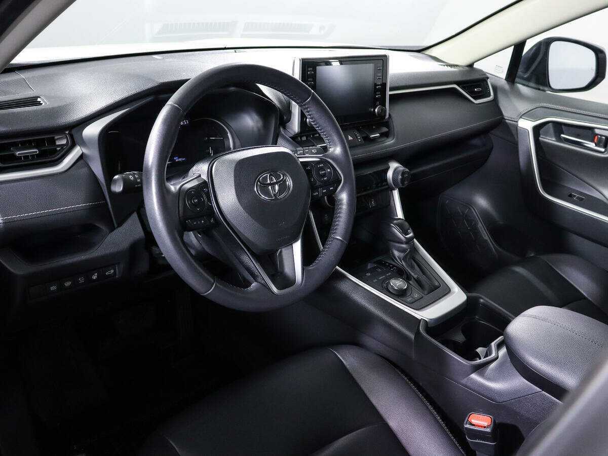 Toyota RAV4 с пробегом — 2021 год. Фото: #13