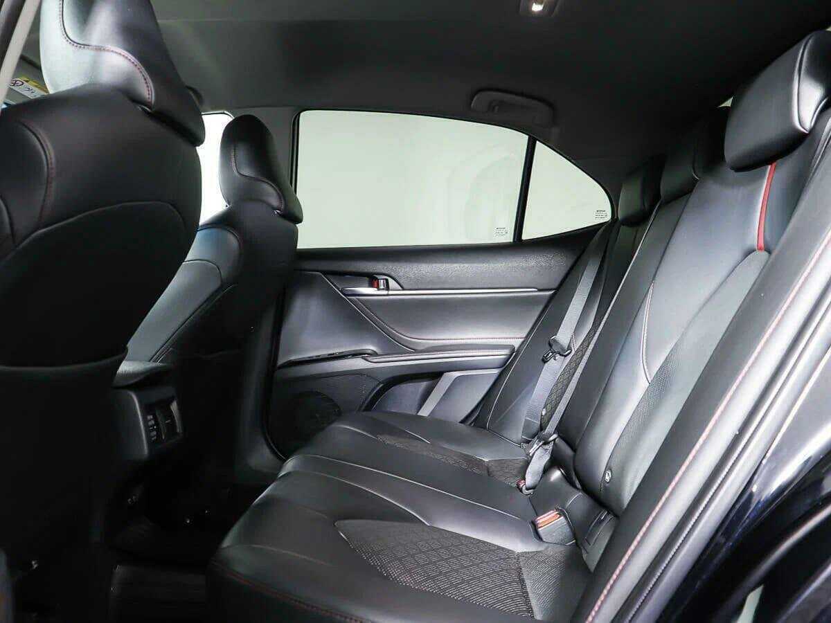 Toyota Camry с пробегом — 2020 год. Фото: #12