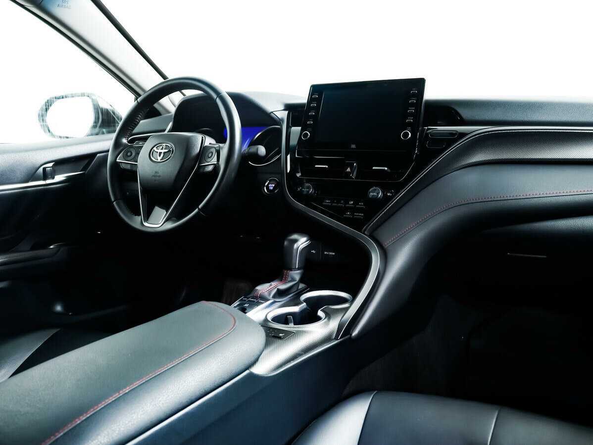 Toyota Camry с пробегом — 2021 год. Фото: #6