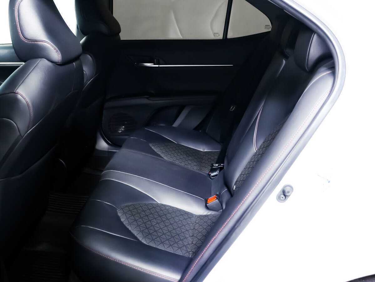 Toyota Camry с пробегом — 2021 год. Фото: #9