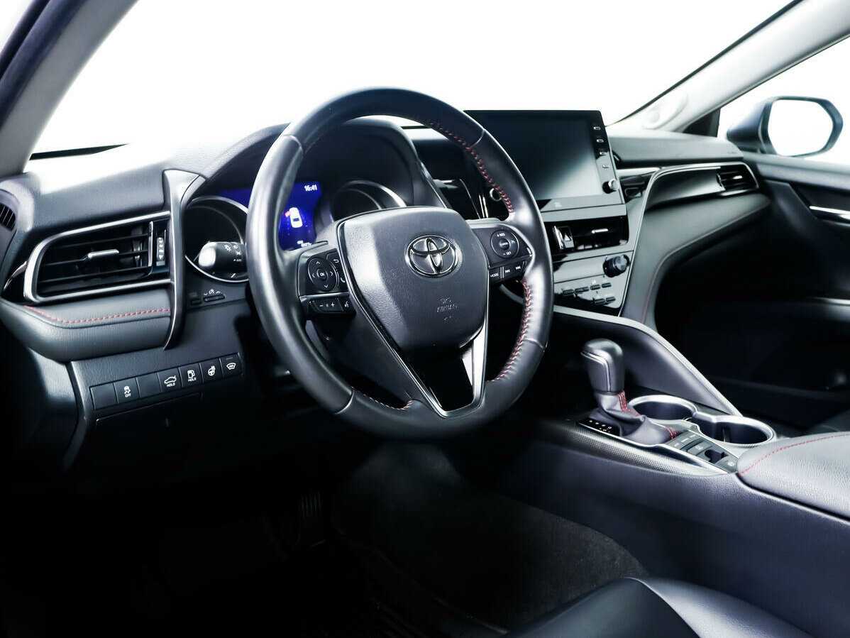 Toyota Camry с пробегом — 2021 год. Фото: #10