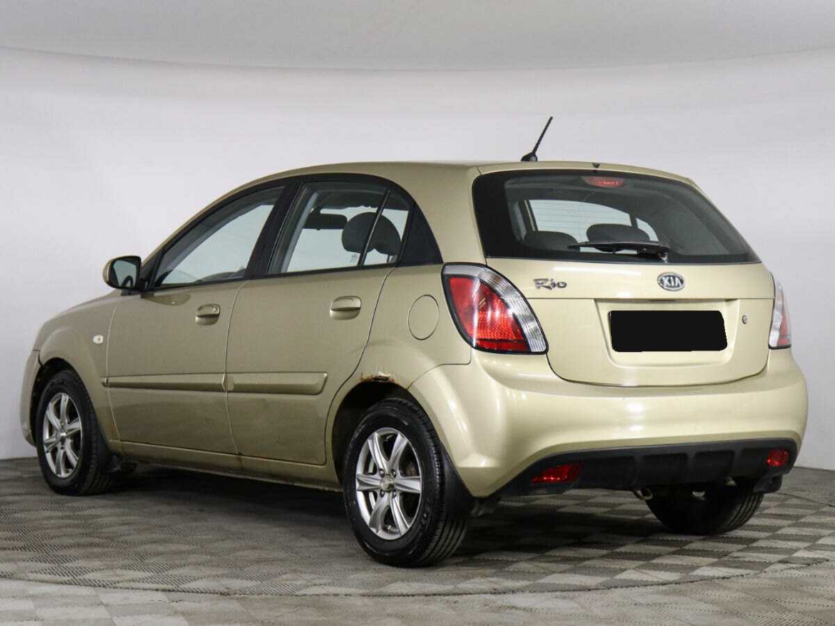 Kia Rio с пробегом — 2010 год. Фото: #3