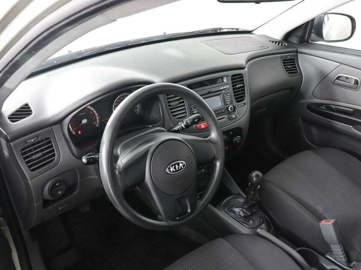 Kia Rio с пробегом — 2010 год. Фото: #4
