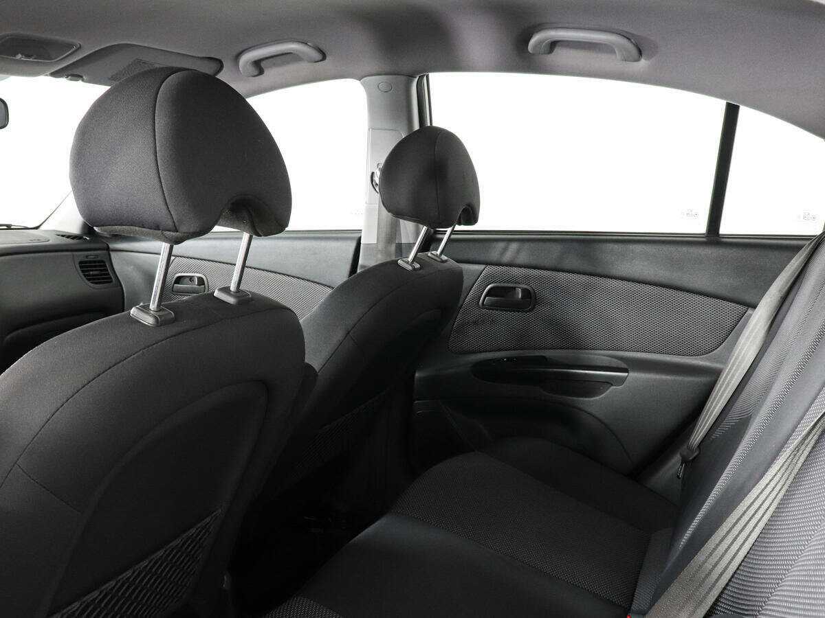 Kia Rio с пробегом — 2010 год. Фото: #7