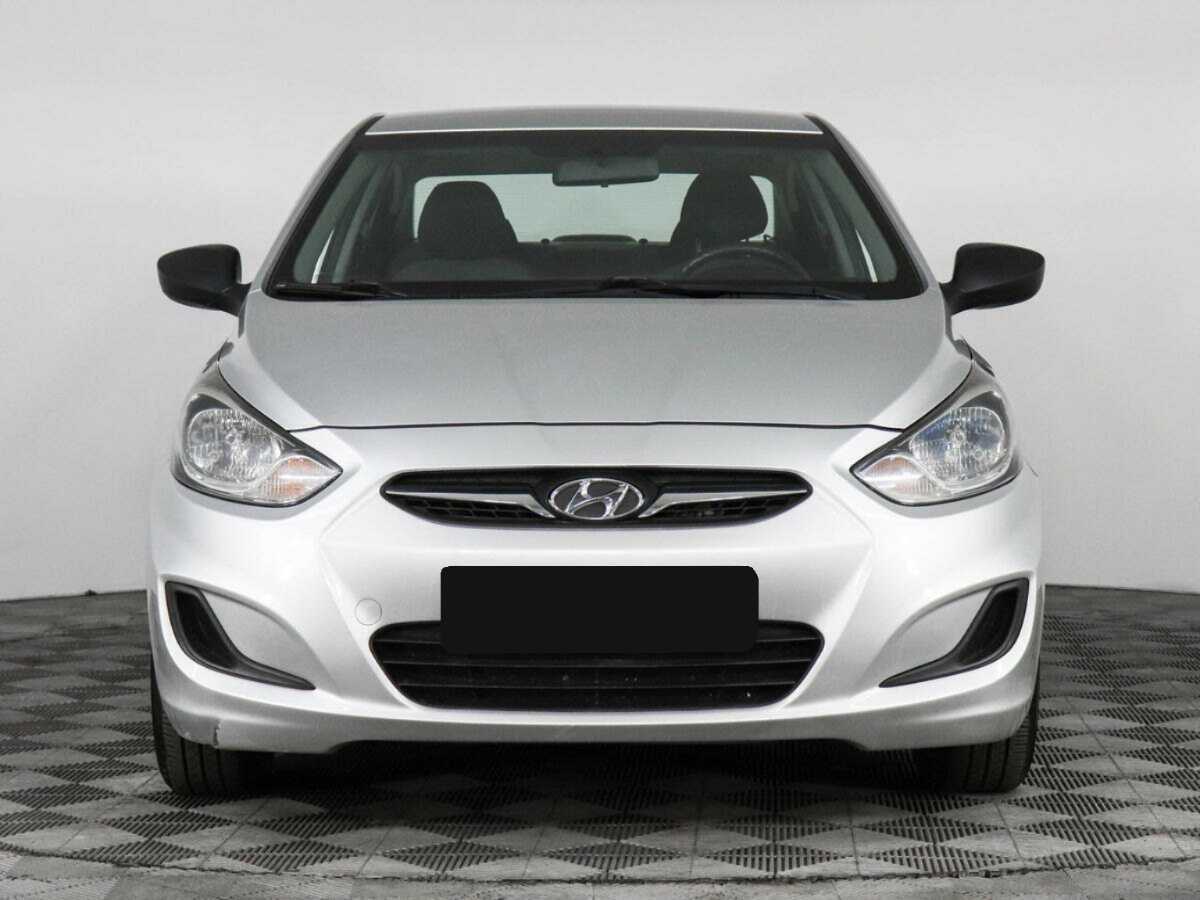 Hyundai Solaris с пробегом — 2011 год. Фото: #1