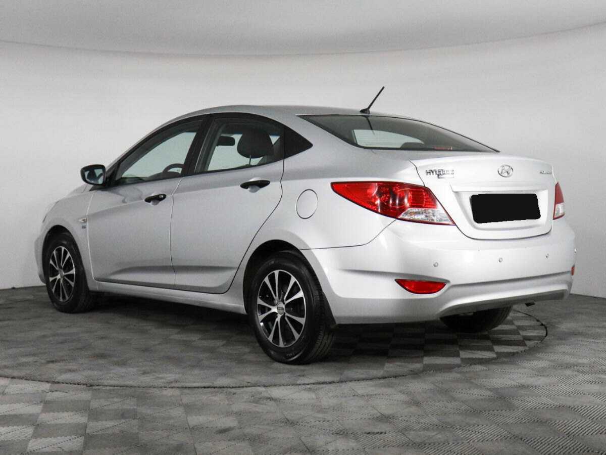 Hyundai Solaris с пробегом — 2011 год. Фото: #6