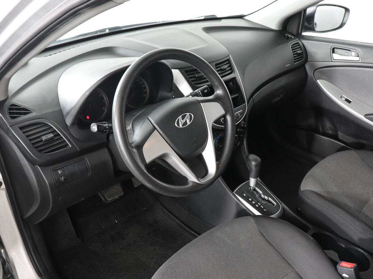 Hyundai Solaris с пробегом — 2011 год. Фото: #8