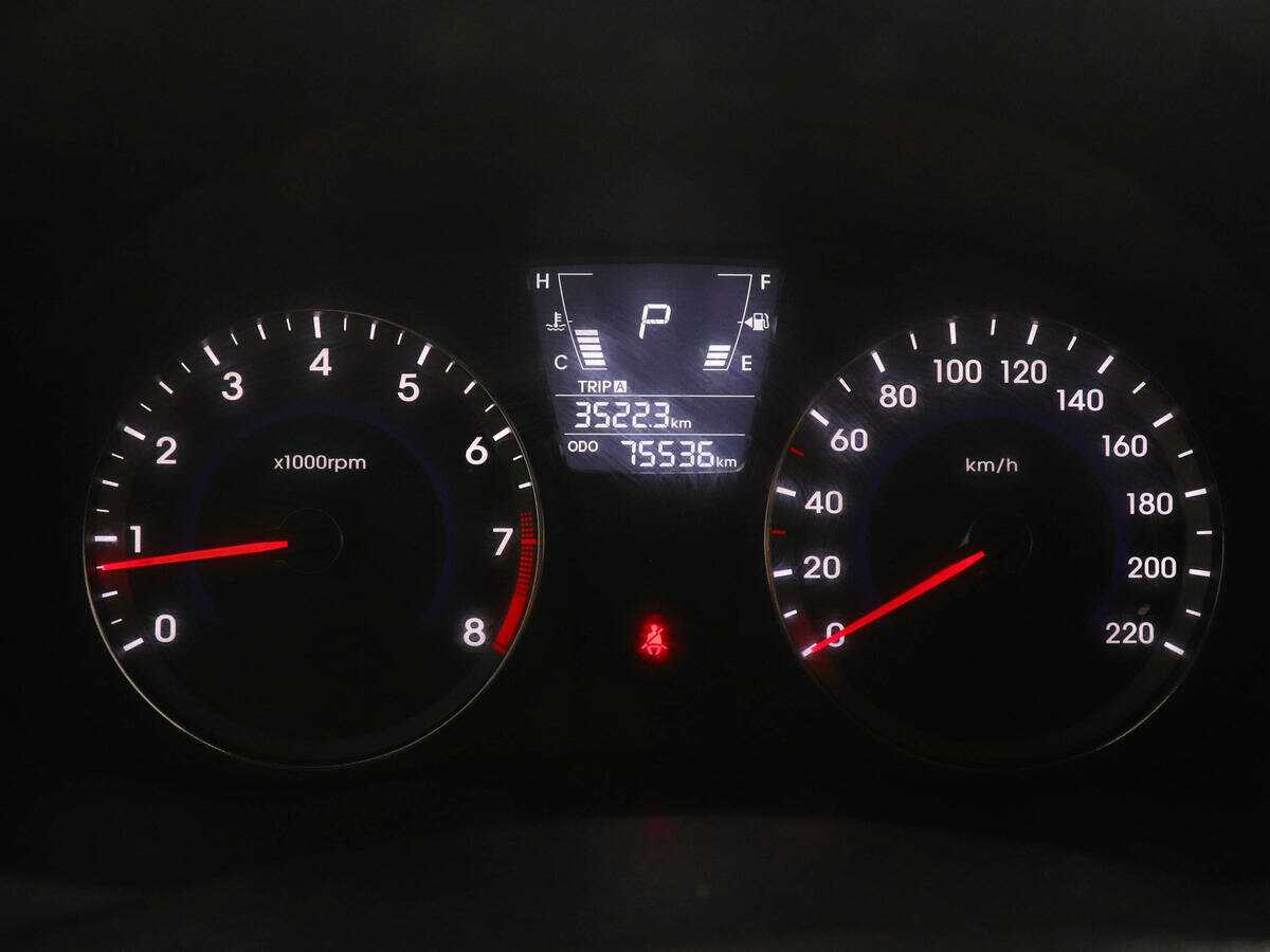 Hyundai Solaris с пробегом — 2011 год. Фото: #10