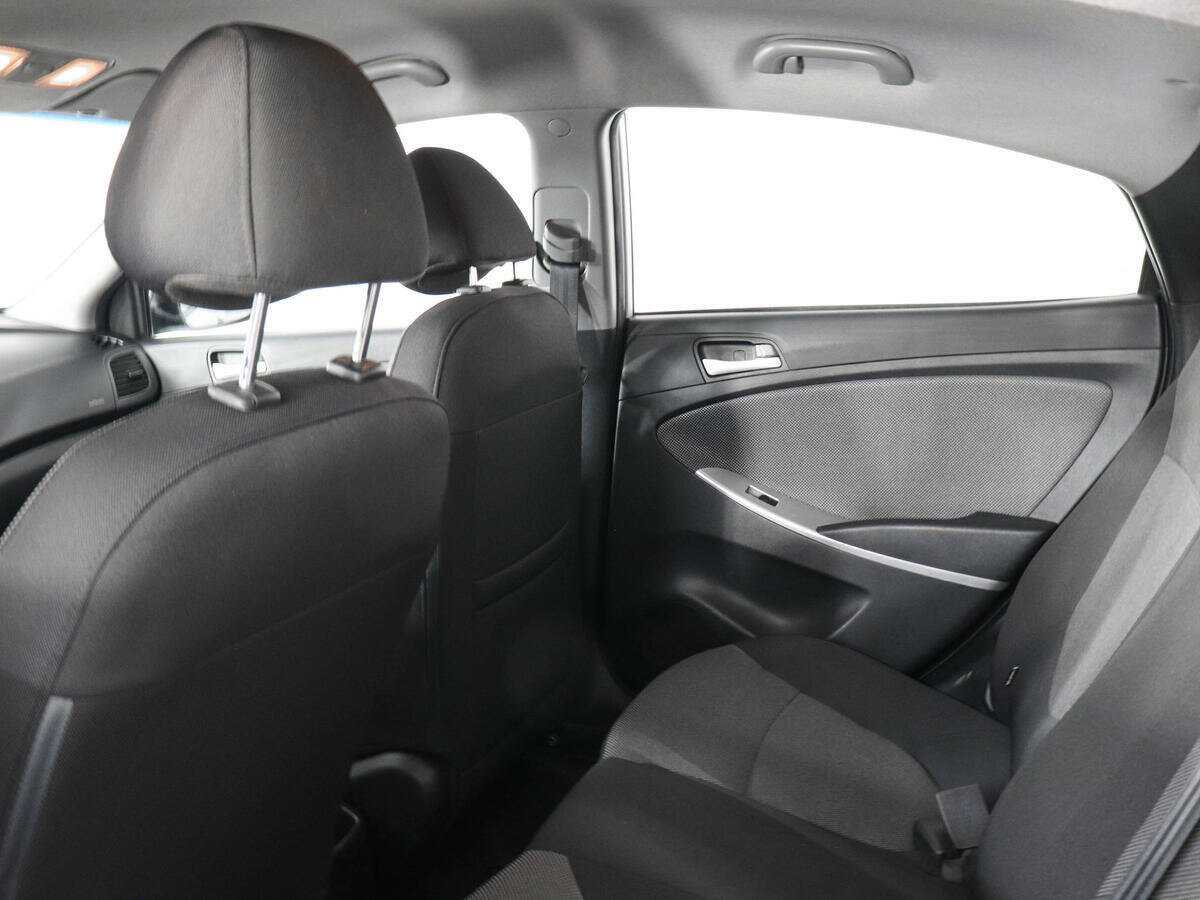 Hyundai Solaris с пробегом — 2011 год. Фото: #11