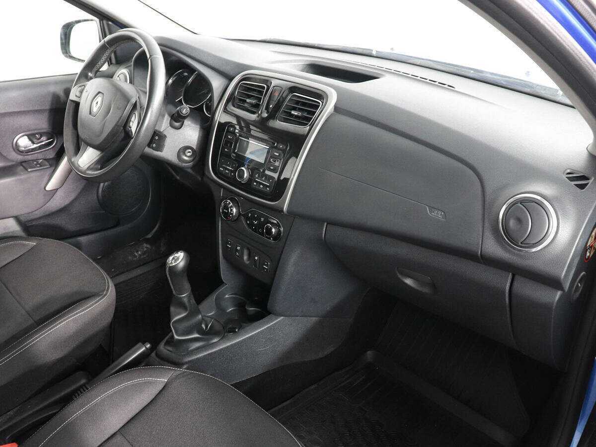 Renault Sandero с пробегом — 2016 год. Фото: #9