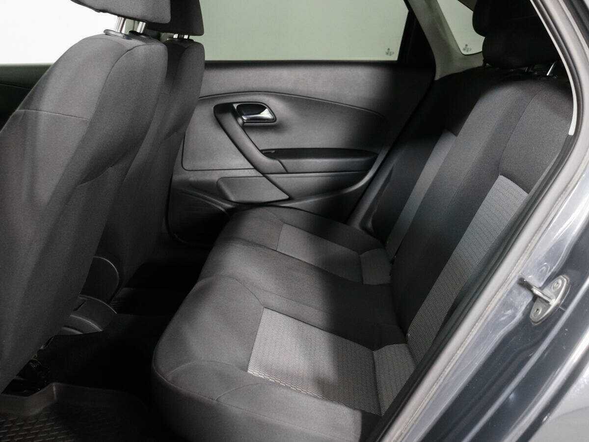 Volkswagen Polo с пробегом — 2011 год. Фото: #9