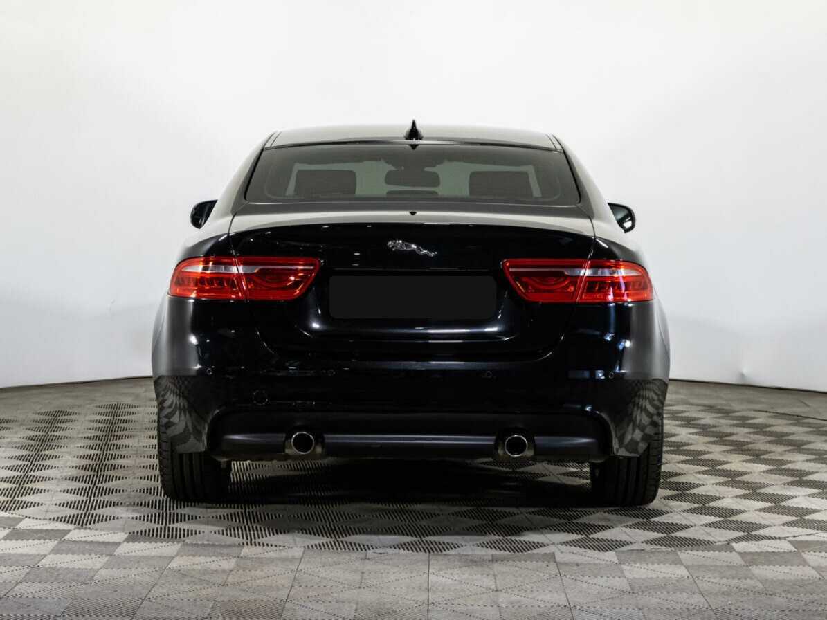 Jaguar XE с пробегом — 2017 год. Фото: #5