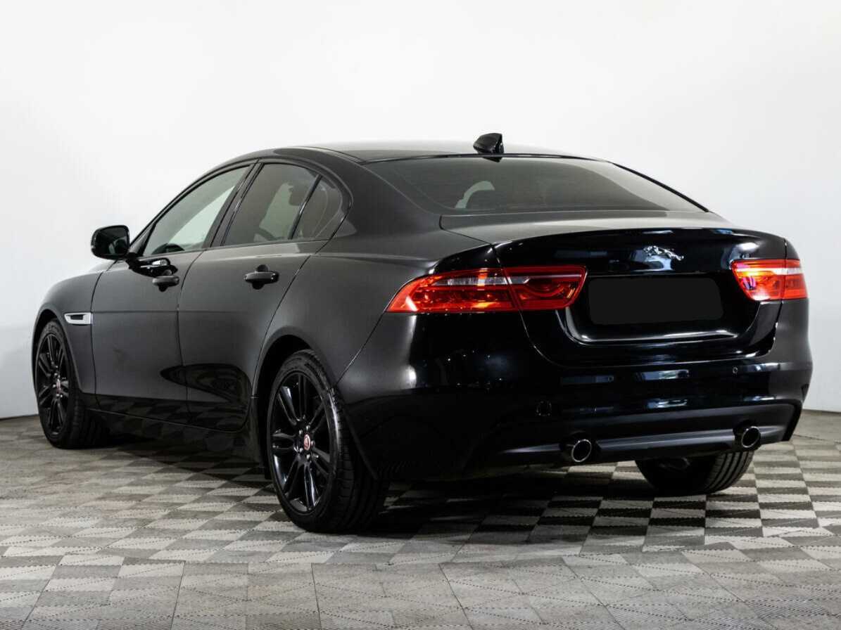 Jaguar XE с пробегом — 2017 год. Фото: #6