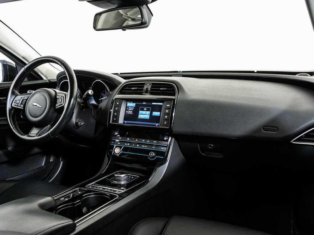 Jaguar XE с пробегом — 2017 год. Фото: #8