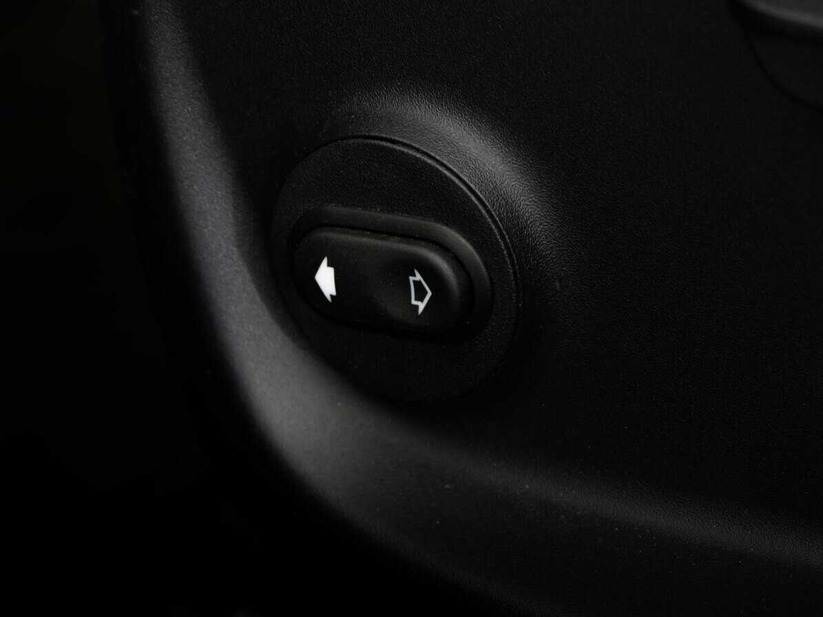 Jaguar XE с пробегом — 2017 год. Фото: #20