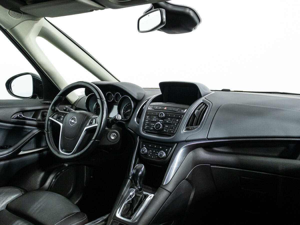Opel Zafira с пробегом — 2012 год. Фото: #8