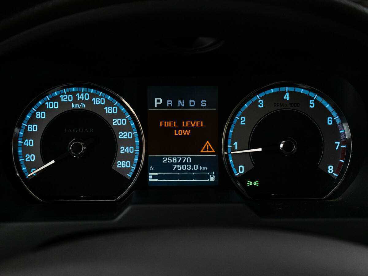 Jaguar XF с пробегом — 2008 год. Фото: #9