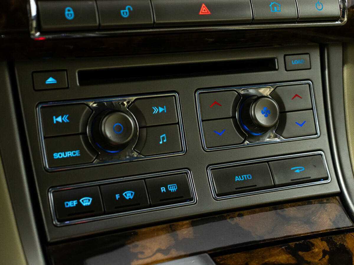 Jaguar XF с пробегом — 2008 год. Фото: #12