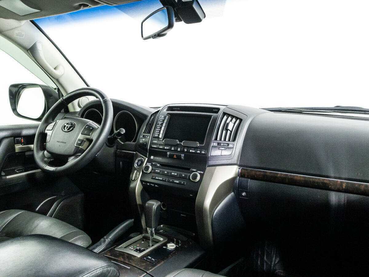 Toyota Land Cruiser с пробегом — 2010 год. Фото: #8