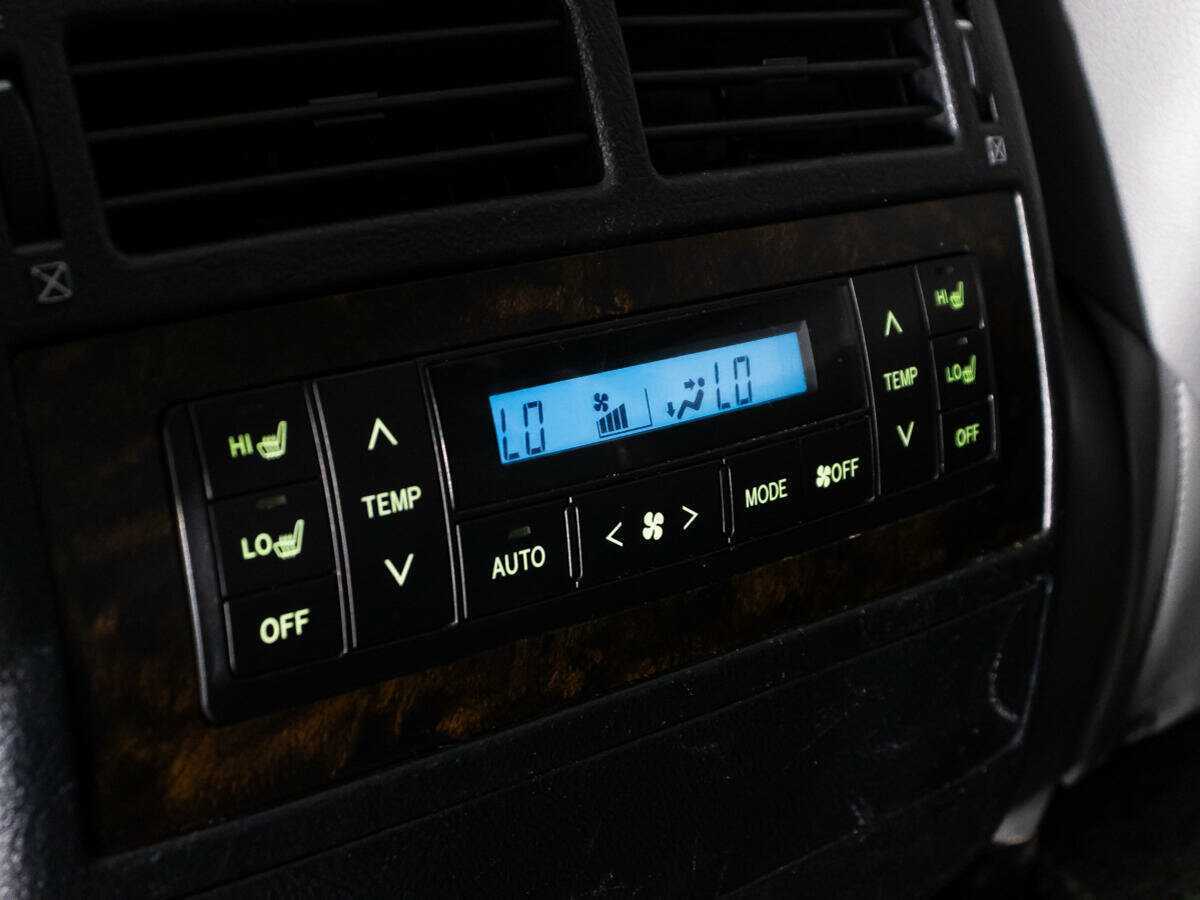 Toyota Land Cruiser с пробегом — 2010 год. Фото: #18