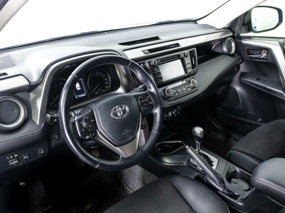 Toyota RAV4 с пробегом — 2016 год. Фото: #10