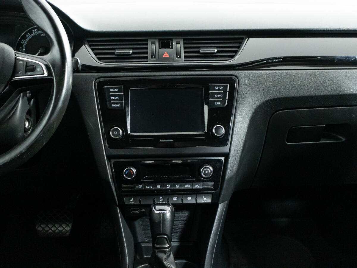 Skoda Rapid с пробегом — 2018 год. Фото: #12