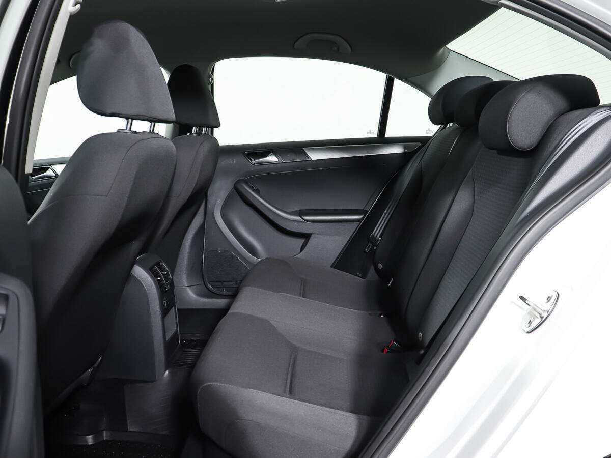 Volkswagen Jetta с пробегом — 2016 год. Фото: #4