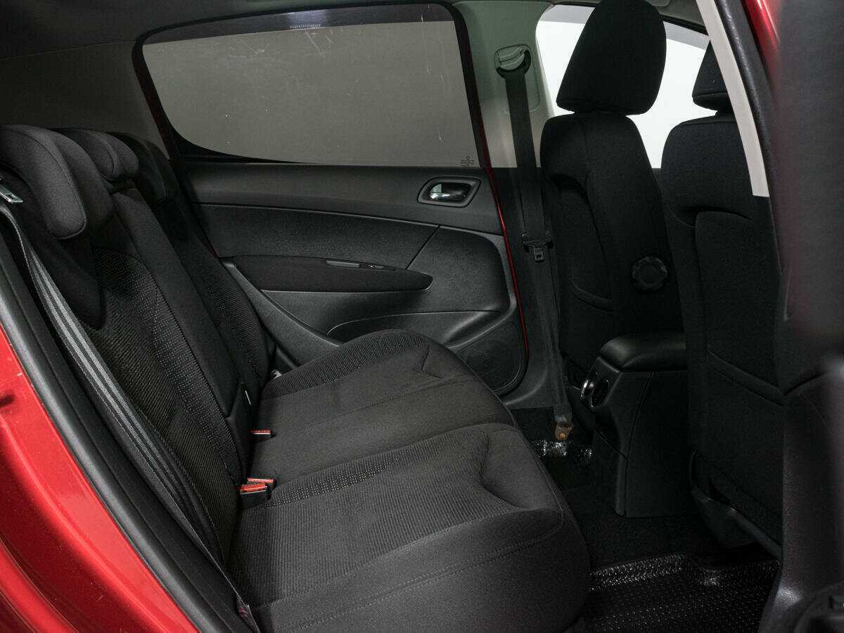 Peugeot 308 с пробегом — 2011 год. Фото: #12