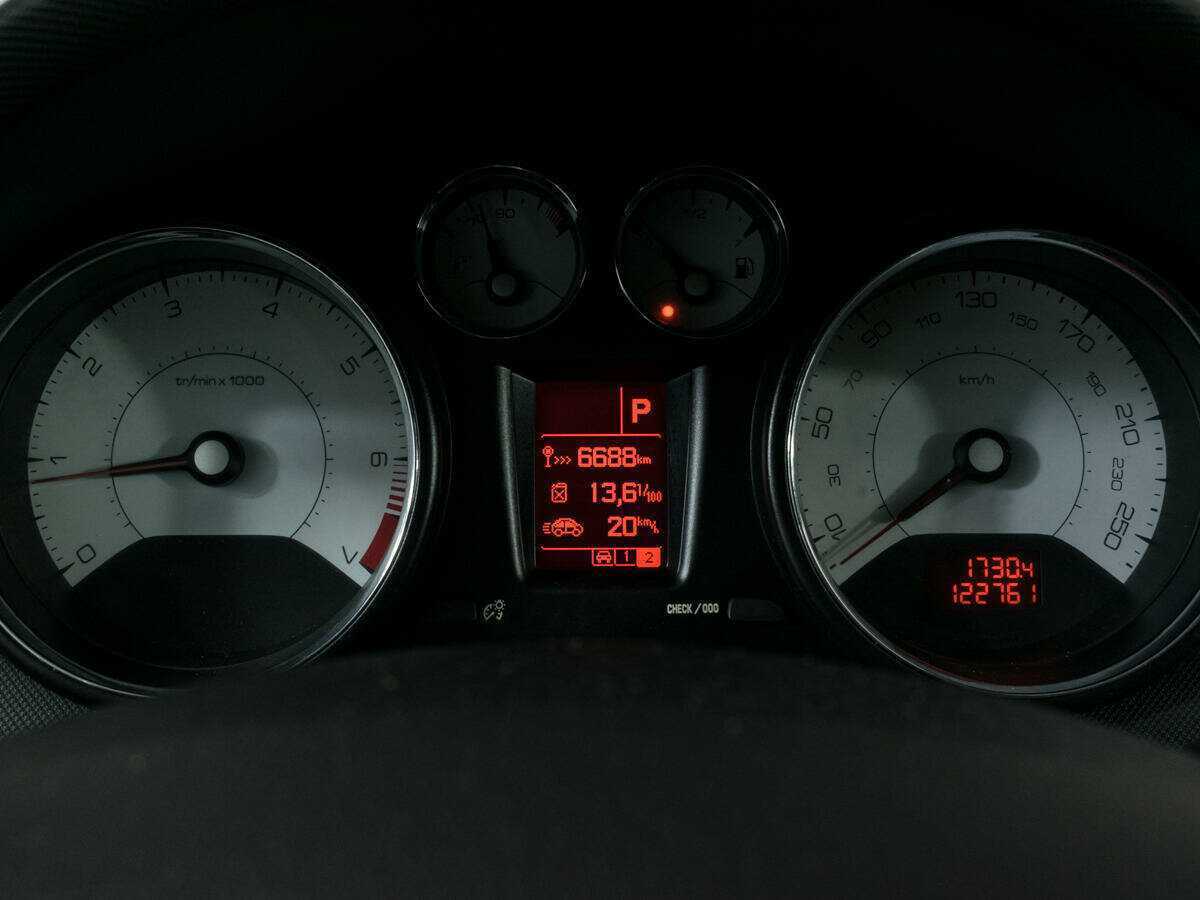 Peugeot 308 с пробегом — 2011 год. Фото: #14