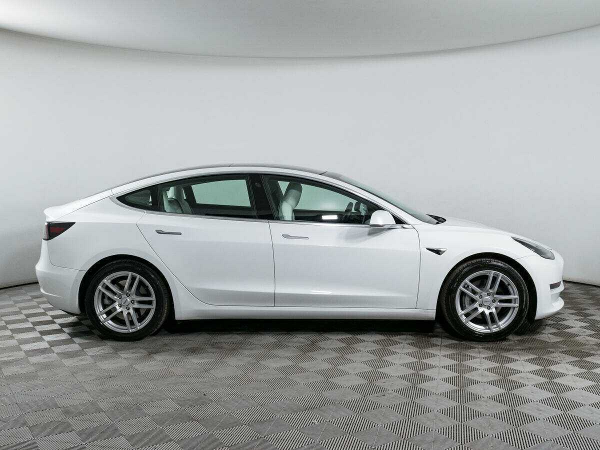 Tesla Model 3 с пробегом — 2019 год. Фото: #1