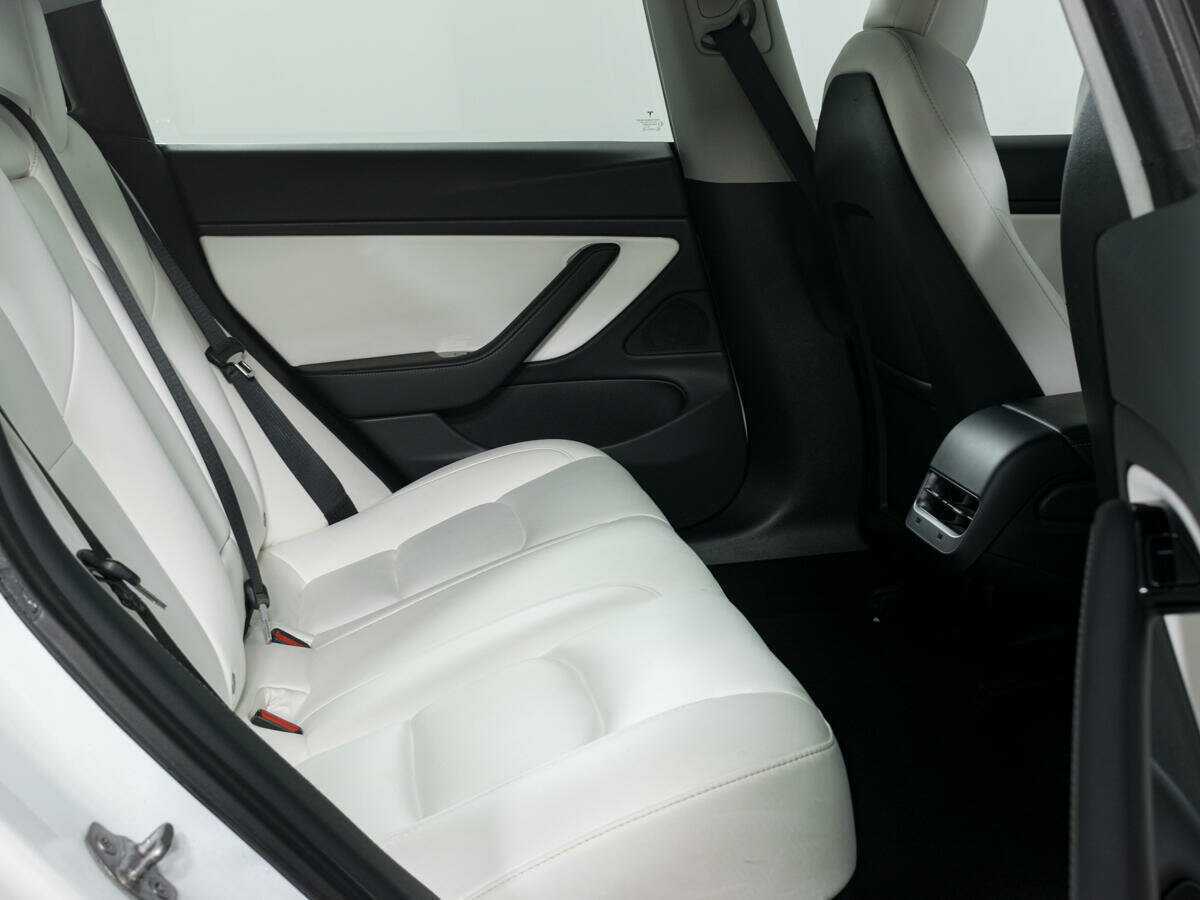 Tesla Model 3 с пробегом — 2019 год. Фото: #7