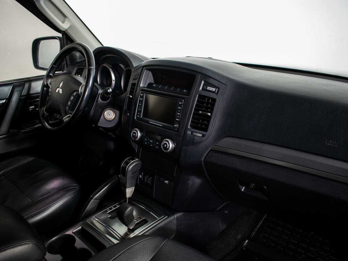 Mitsubishi Pajero с пробегом — 2010 год. Фото: #6