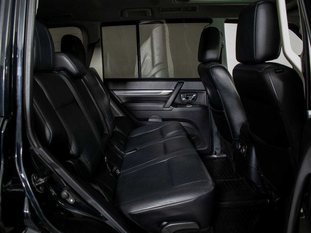 Mitsubishi Pajero с пробегом — 2010 год. Фото: #7