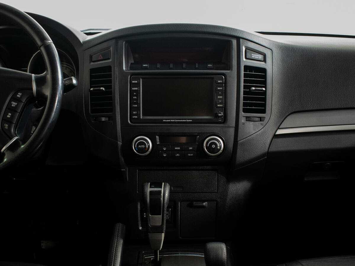 Mitsubishi Pajero с пробегом — 2010 год. Фото: #8