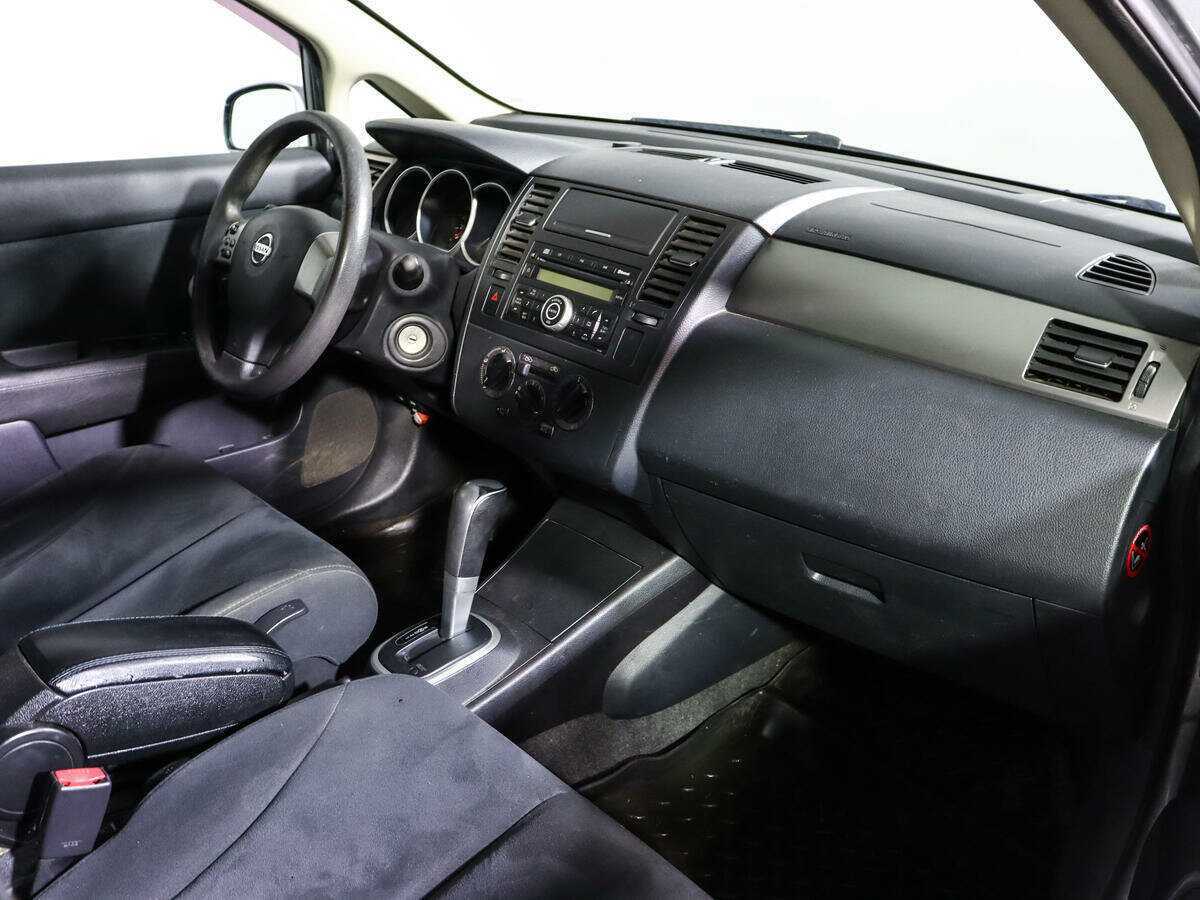 Nissan Tiida с пробегом — 2010 год. Фото: #7