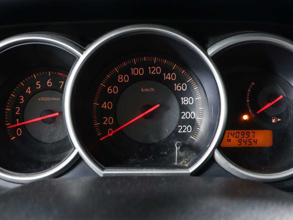 Nissan Tiida с пробегом — 2010 год. Фото: #8