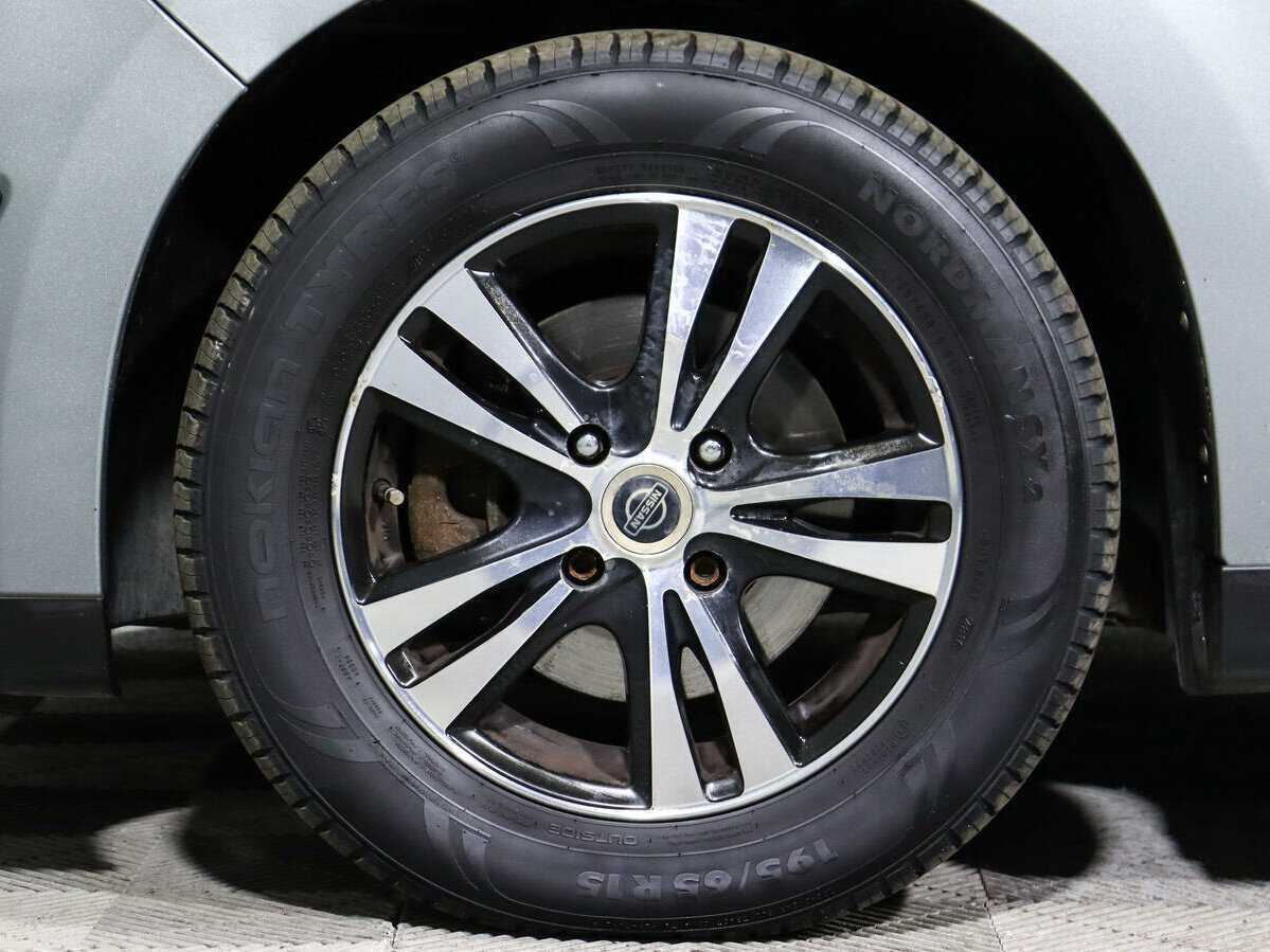 Nissan Tiida с пробегом — 2010 год. Фото: #12