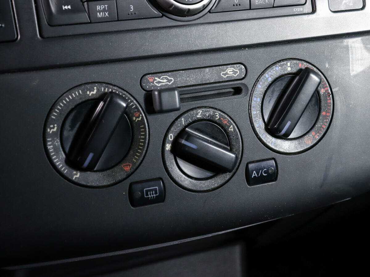 Nissan Tiida с пробегом — 2010 год. Фото: #15