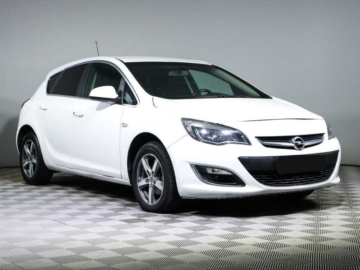 Opel Astra с пробегом — 2013 год. Фото: #2